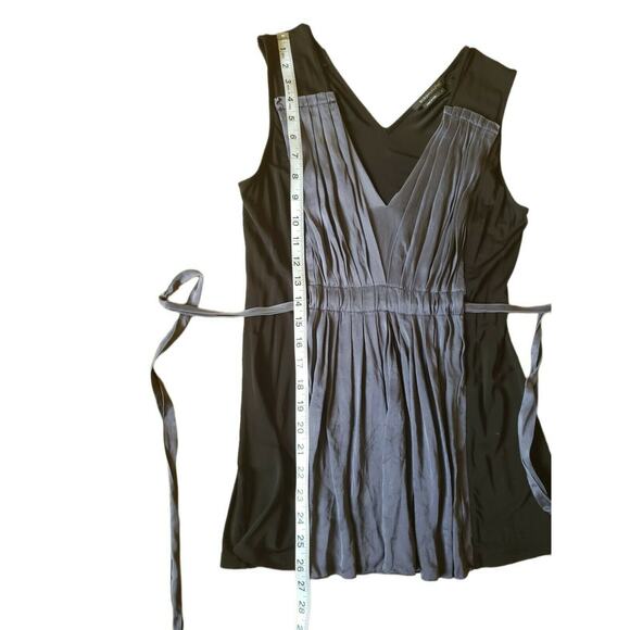 BCBG Maxazria Silk Sleeveless Vneck Pleated Belted Blouse Top Sz S - Picture 5 of 8